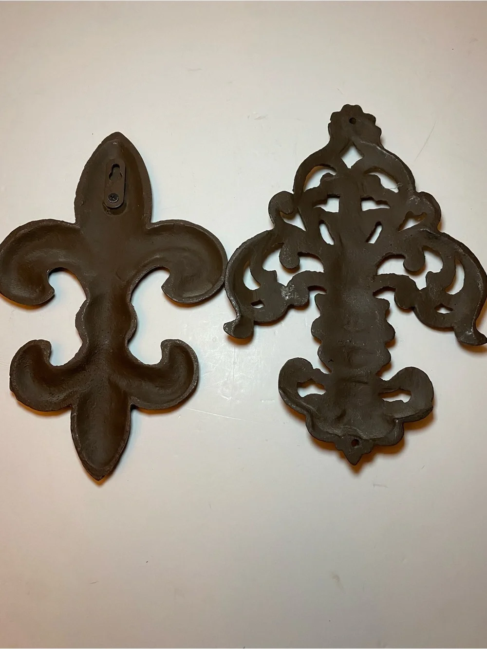 Decorative Fleur-de-Lis & Filigree Wall Plaques - Black/Dark Brown.